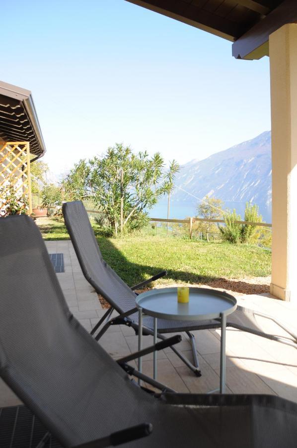 Villetta 56 Blu Yellow And Red Lake View Garden Private Parking By Garda Domus Mea Tremosine Extérieur photo