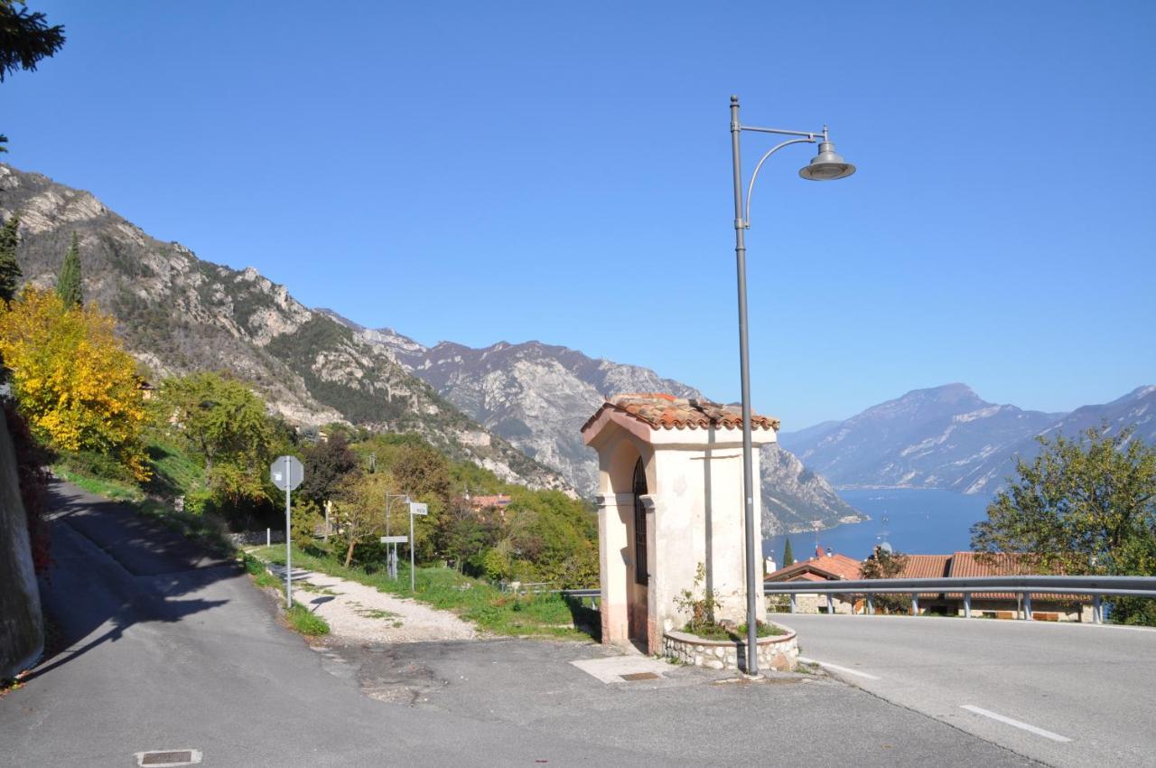 Villetta 56 Blu Yellow And Red Lake View Garden Private Parking By Garda Domus Mea Tremosine Extérieur photo